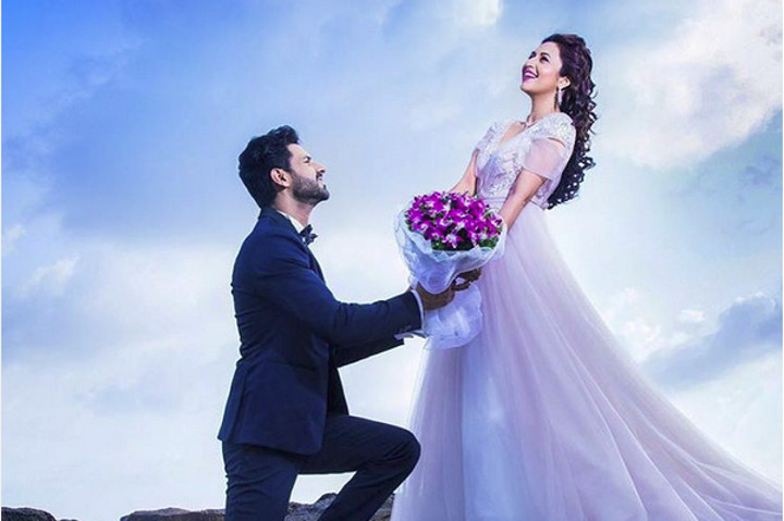 Divyanka Tripathi 'Mohabbatein' dan Vivek Dahiya 'Veera', Dari Cinlok