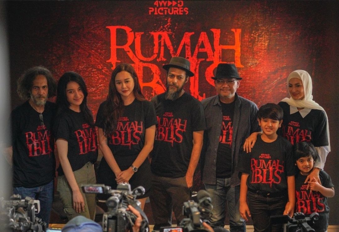 Film Rumah Iblis Ungkap Ritual Mistis Di Balik Karya Seorang Pelukis 